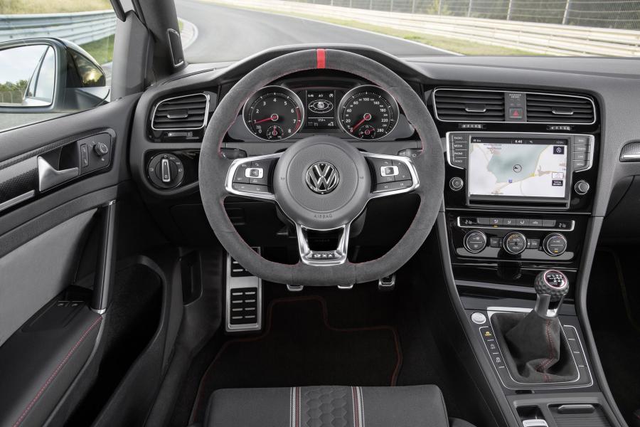  Volkswagen Golf GTi Clubsport Edition 40 2016 года  (фото 12 из 15)